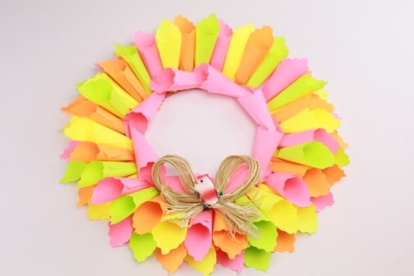 DIY Sticky Notes Wreath is a great Christmas door office decoration. Image via DIY & Crafts.