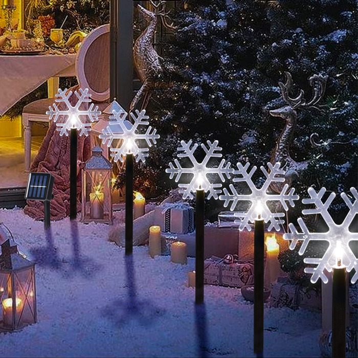 outdoor Christmas decorations ideas - Glowing Pathway Lights 