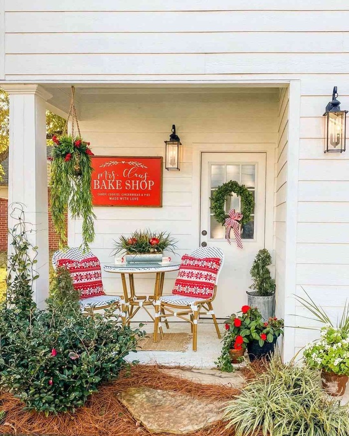 Christmas decorating ideas outsideDon't Forget the Backyard 