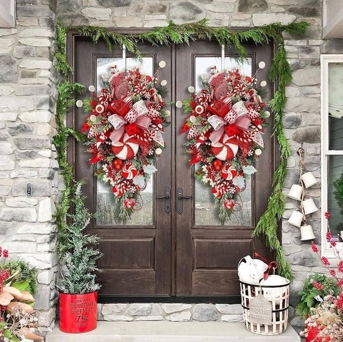 Christmas porch decorating ideas Mimic a Candy Cane