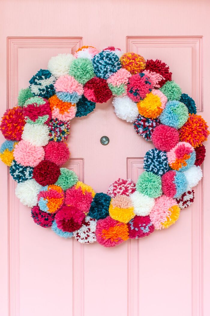 Christmas decorating ideas outside DIY Pom-Pom Wreath 