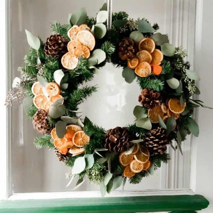 Garlands Of Herbs And Citrus Fruits Are One Of The Best Outdoor Christmas Decorations For Wall