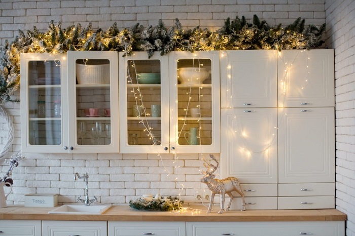 kitchen cabinet Christmas decorations
