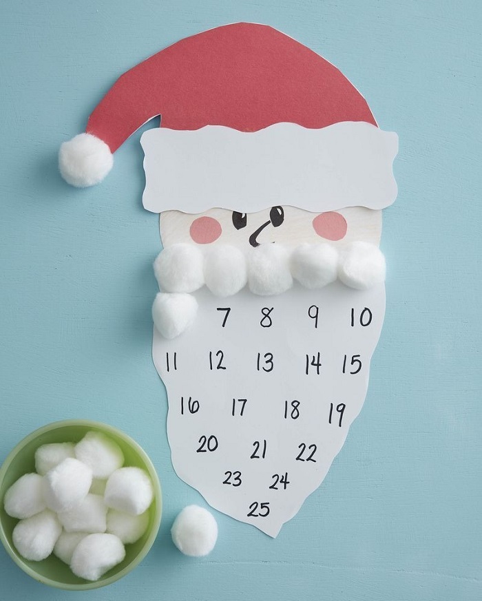 Holiday Santa Claus calendars are great Christmas craft ideas