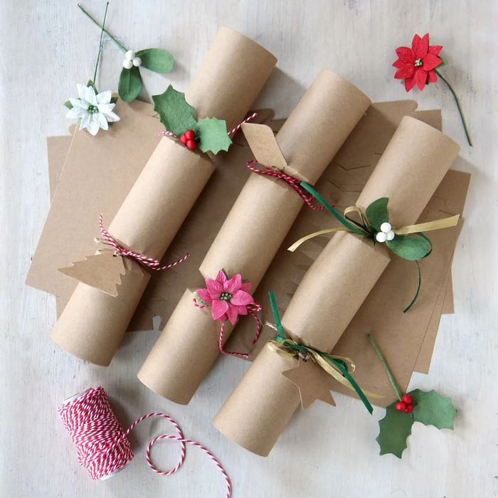 how to make a gift box - DIY Christmas Crackers