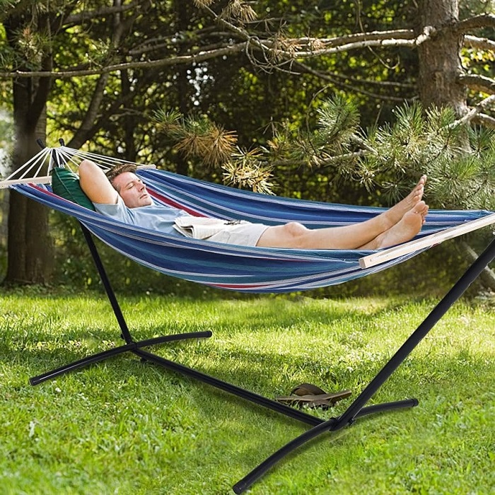 Lazy Outdoor Hammock: Retirement gifts for men
